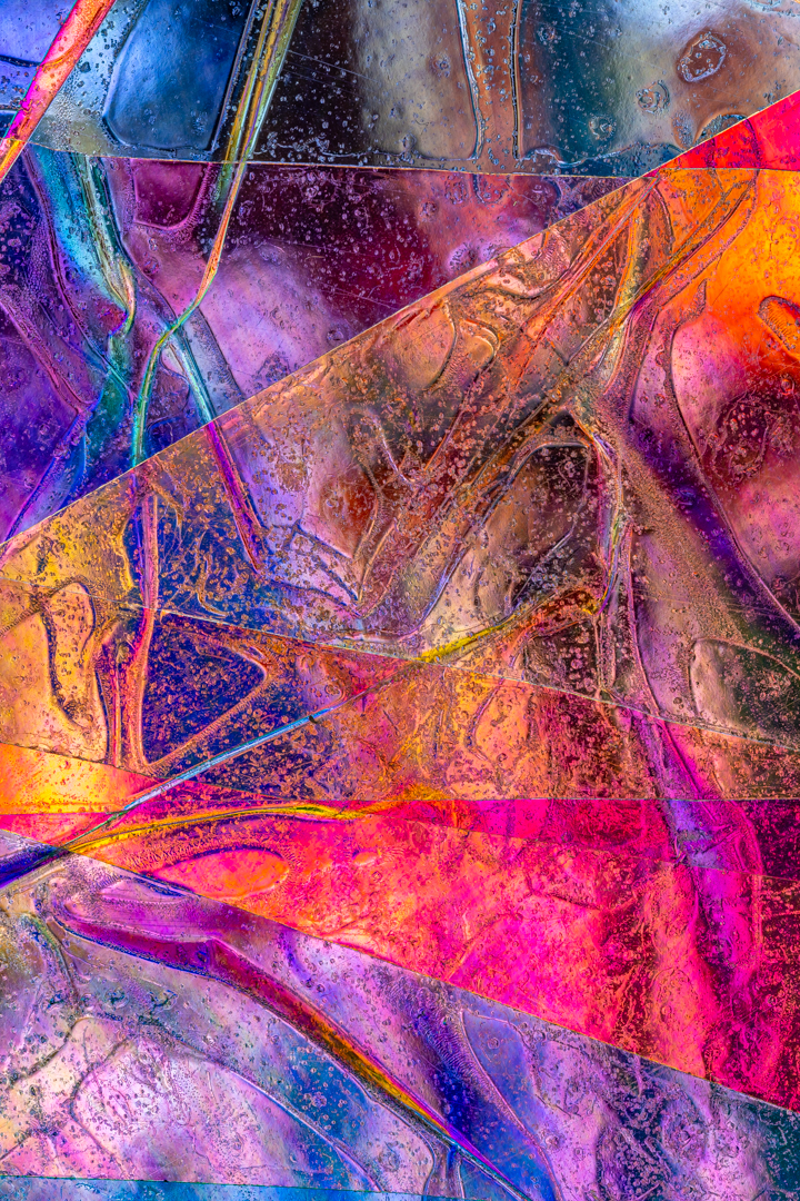 Hinter dem Kirchenfenster